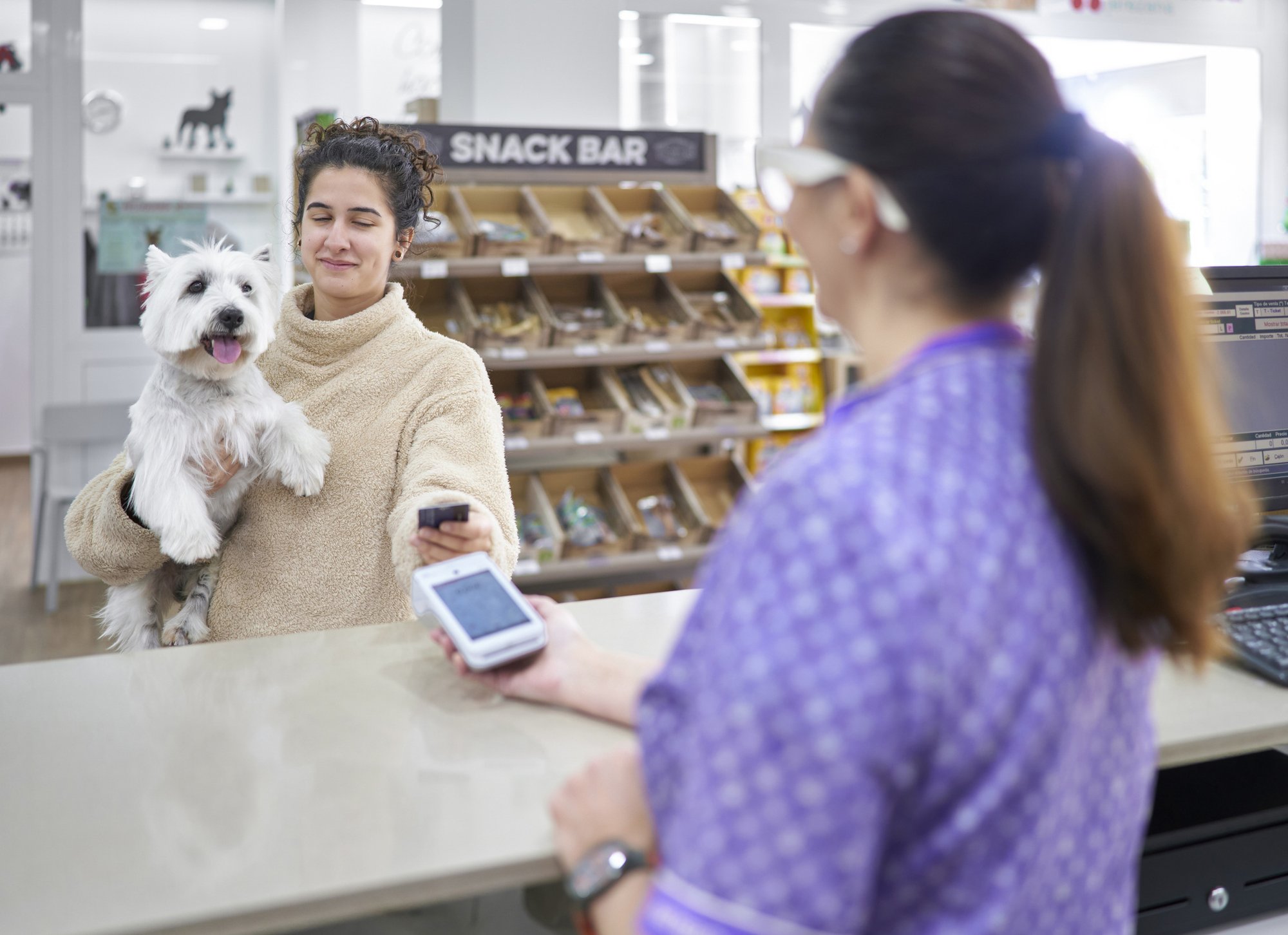 vet client with puppy pays