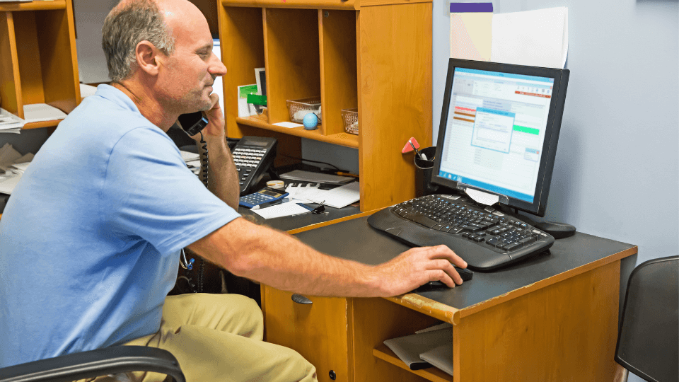 veterinarian-using-computer-and-phone